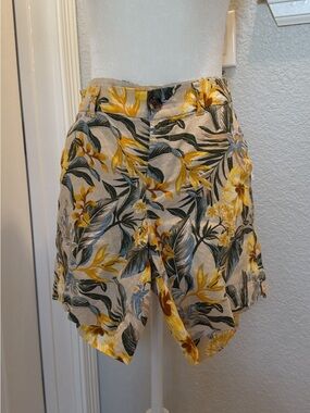Tropical Floral shorts in Yellow and Green